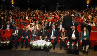 Sanayi ve Teknoloji Bakanı Mehmet Fatih Kacır ile Türkiye’nin ilk astronotu Alper Gezeravcı Gaziantep Üniversitesi’nde öğrencilerle buluştu