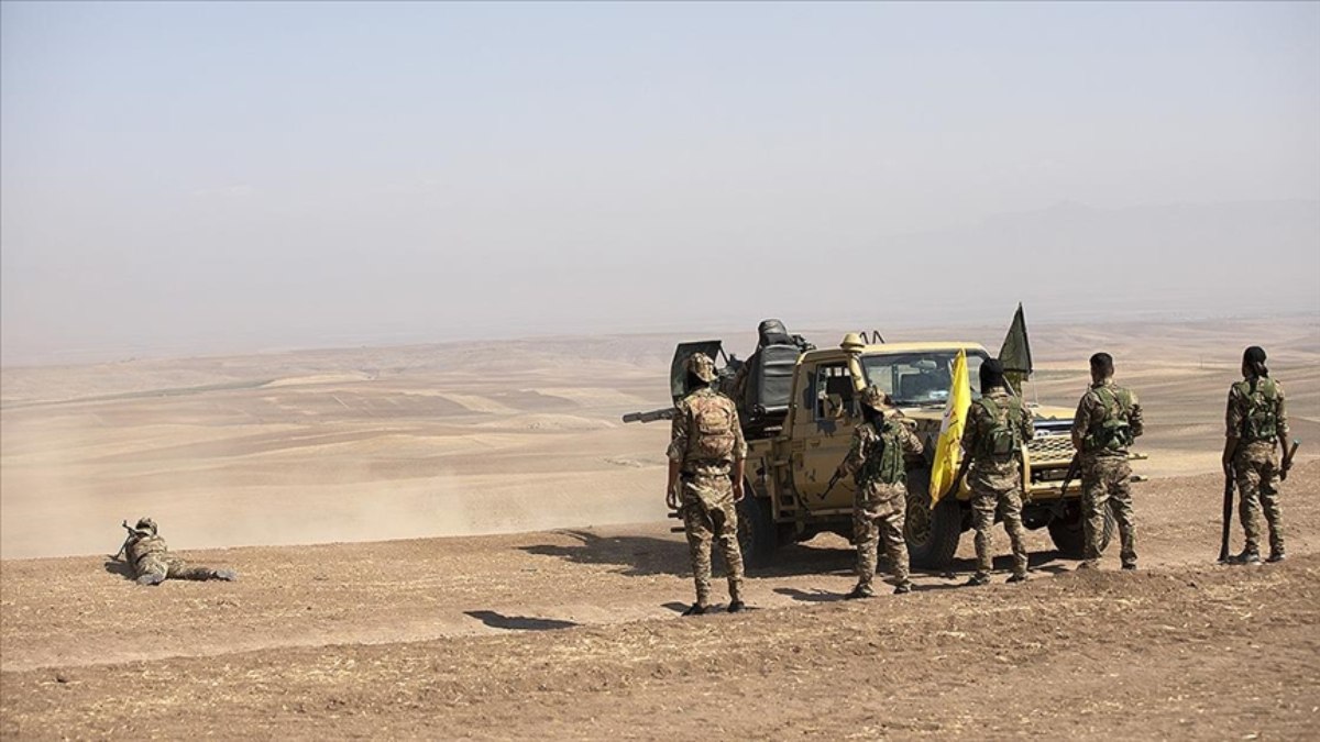 Terör örgütü PKK/YPG, yandaşlarını Suriye’ye taşıyıp silahlı eğitim veriyor