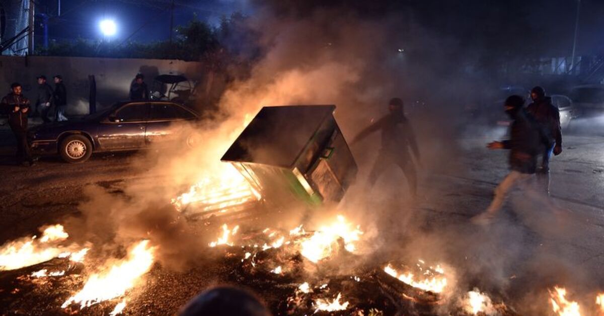 Hizbullah destekçileri, Beyrut’ta UNIFIL aracına ve personeline saldırdı