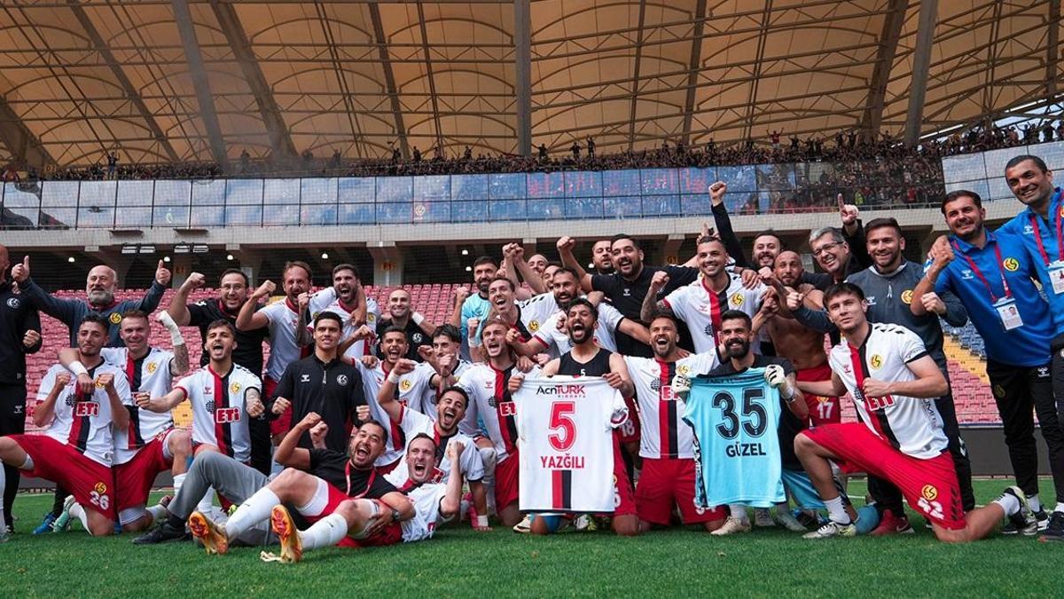 Eskişehirspor, profesyonel liglere döndü